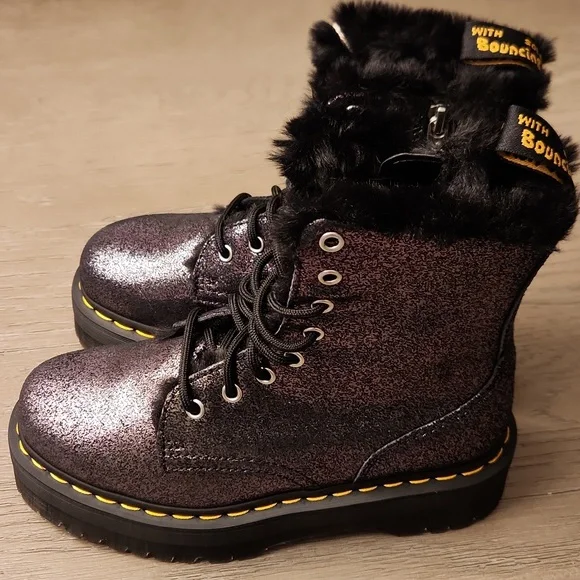 🔥 NWT Dr. Martens Jadon Faux Fur-Lined Distressed Metallic Platform Boots 7 - Picture 2 of 7